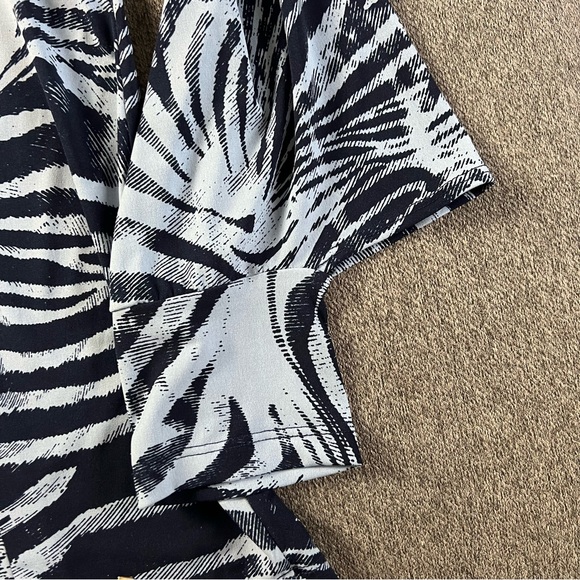 Clara Sun Woo Blue Zebra Casual Top - Picture 8 of 10